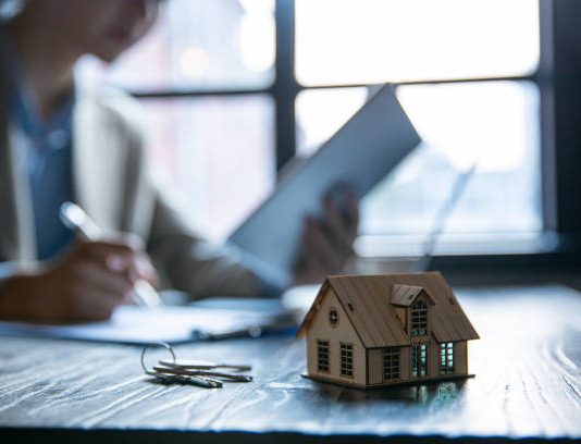 How to Become a Mortgage Underwriter